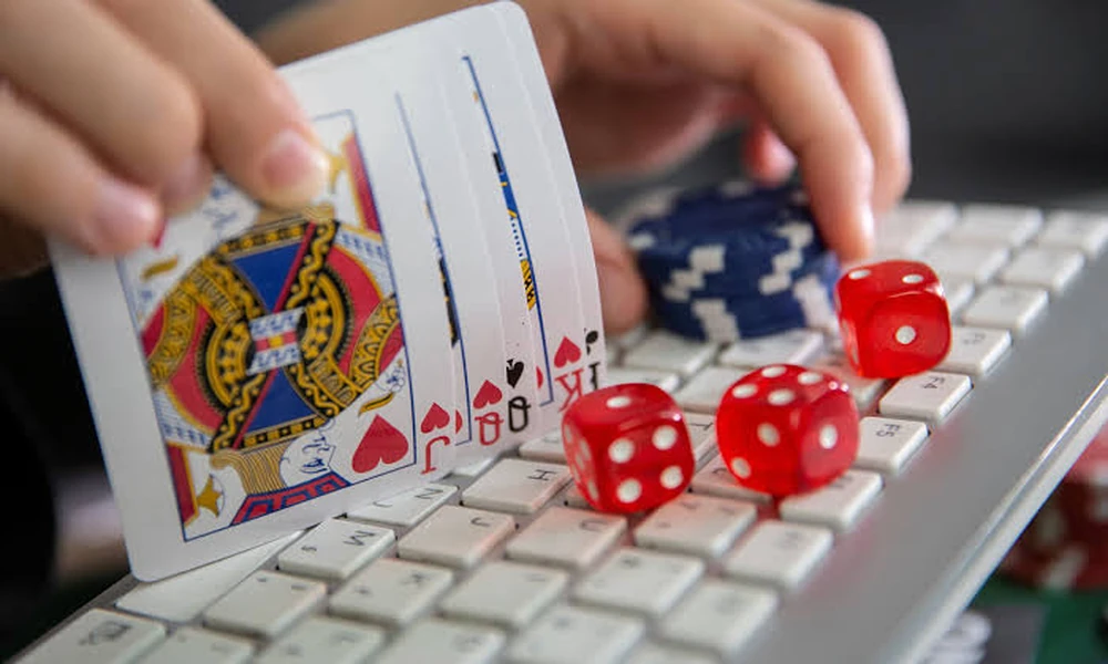 Who benefits from Litecoin deposits on crypto roulette tables?